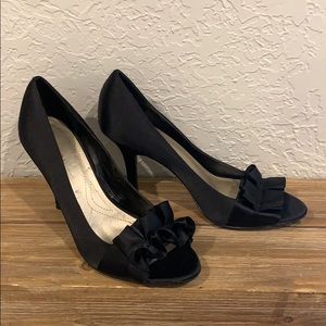 Tahari Peep toe heels